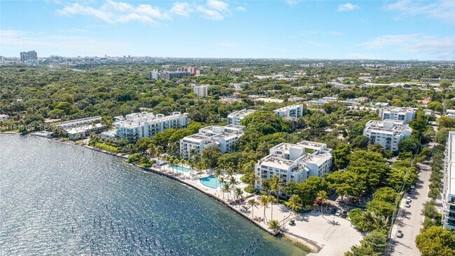 Building Photo - 650 NE 64th St