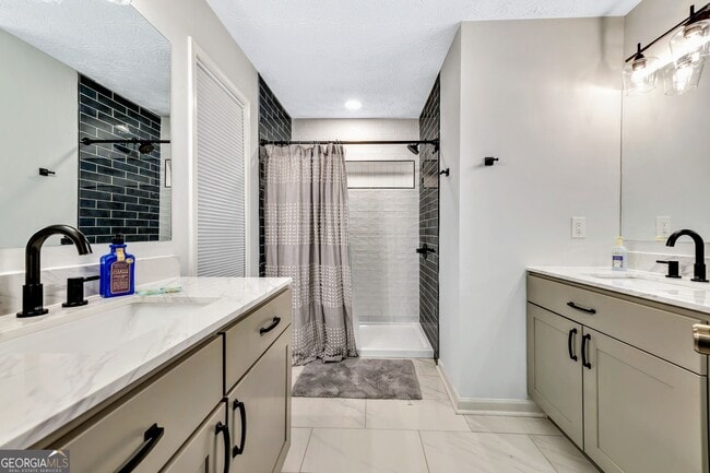 Building Photo - 3870 Northpoint Dr