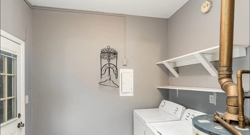 Building Photo - 4815 Carriage Dr Cir