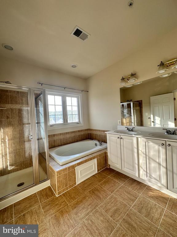 Building Photo - 12117 Pond Pine Dr