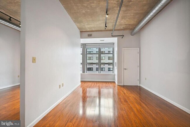 Building Photo - 1300 N St NW