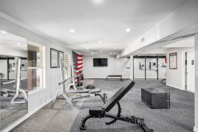 Building Photo - $599 first month's rent!
