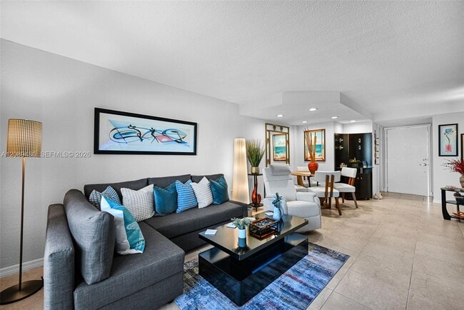 Building Photo - 1334 Collins Ave