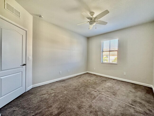 Building Photo - 9623 Town Parc Cir S