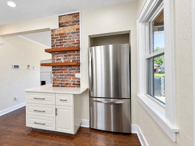 Building Photo - 43 Estella Ave