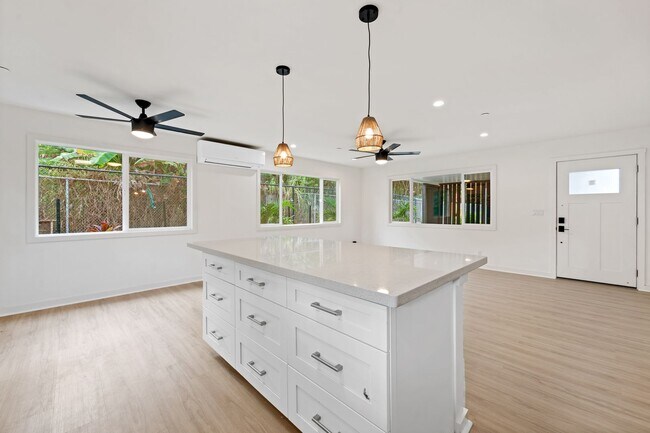 Building Photo - BK-1523