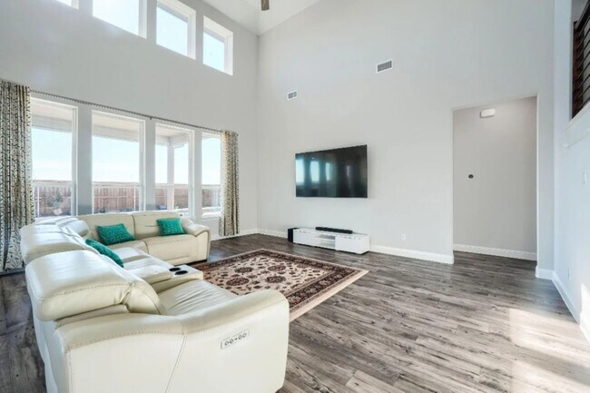 Building Photo - 16616 Sunnyland Dr