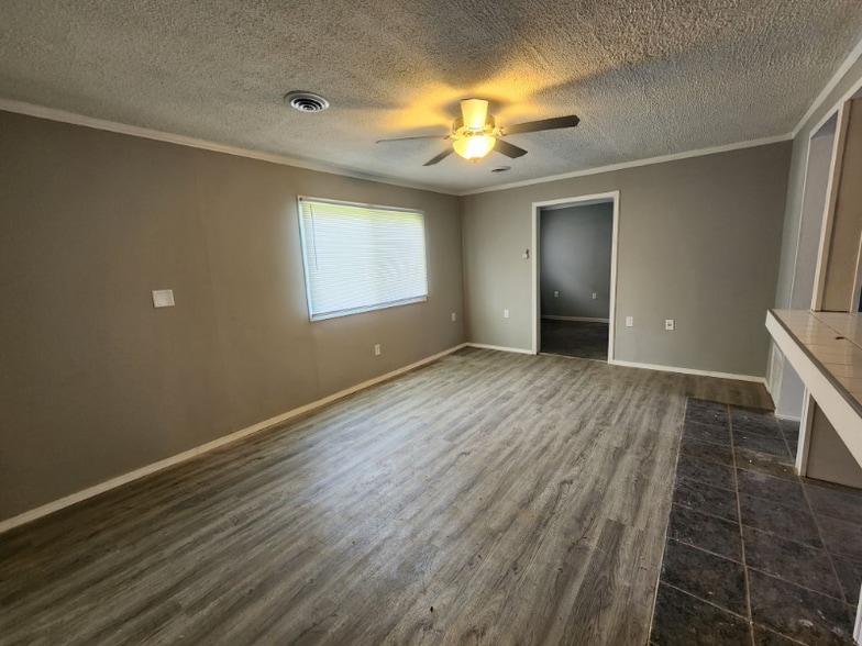 Building Photo - 16905 10th Ave