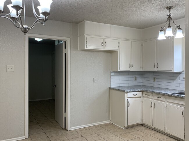 Building Photo - 4617 Lehigh St