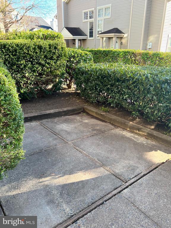 Building Photo - 6015 Netherton St