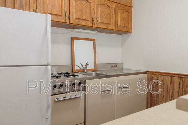 Building Photo - 103 Avondale Dr