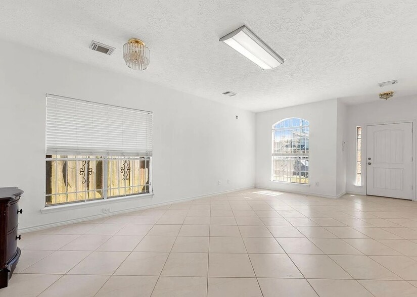 Building Photo - 13530 Carruth Ln