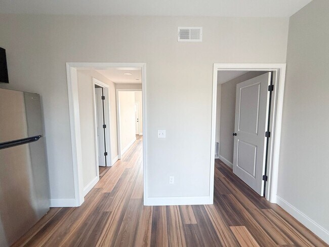 Building Photo - 5200 Oak Pt Ct