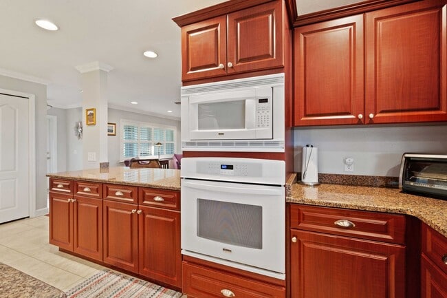 Building Photo - Country living close to everything - 3 bed...