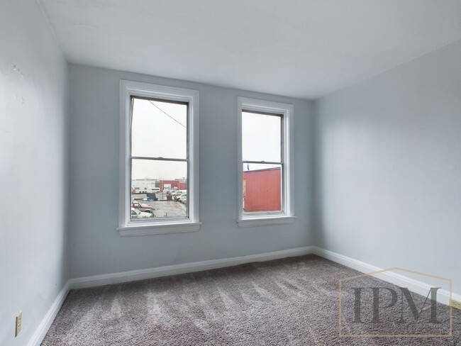 Building Photo - Available Now- Renovated  3 Bedroom Locate...