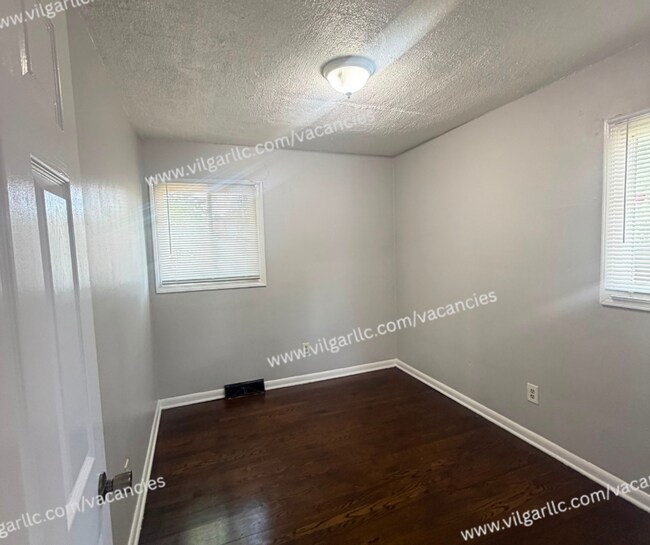 Building Photo - Newly updated 5 Bedrooms, 2- Bathroom Home