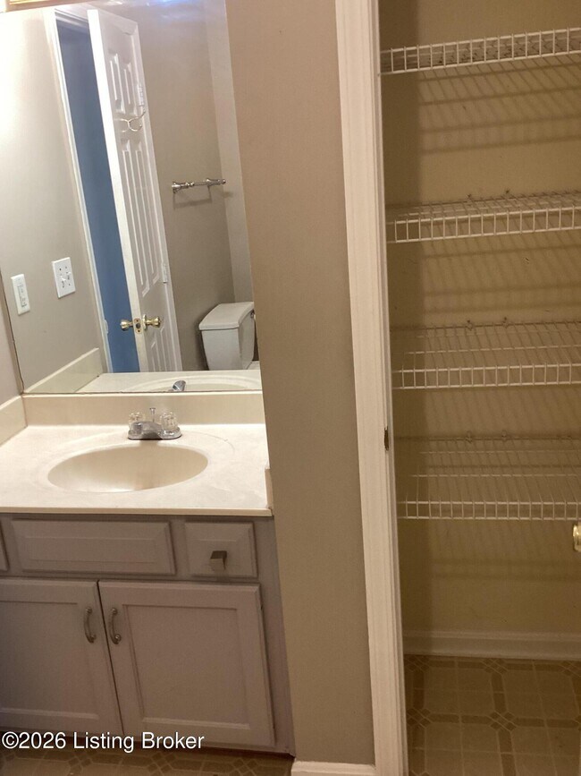 Building Photo - 110 Robert Ct