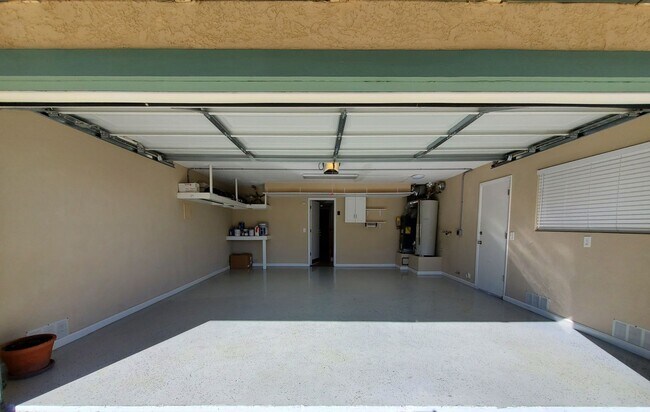 Building Photo - Updated 3bd/2ba House One Block from Ocean...