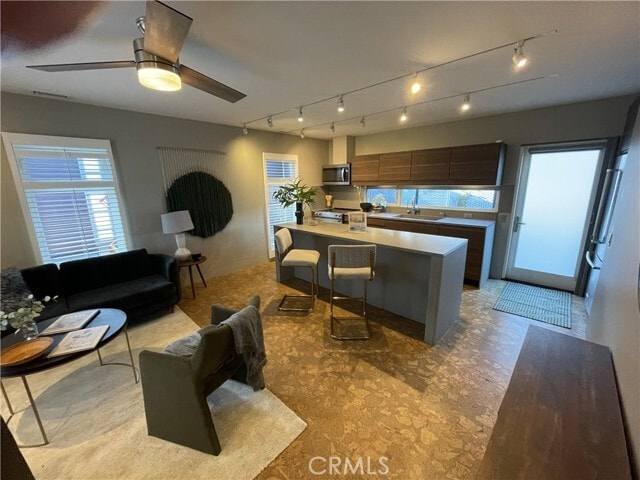 Building Photo - 167 N Ventura Ave