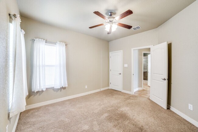 Building Photo - Now Available! Beautiful Stillwater Home with Downstairs Guest Suite