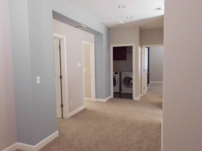 Building Photo - 207 Coulter Way