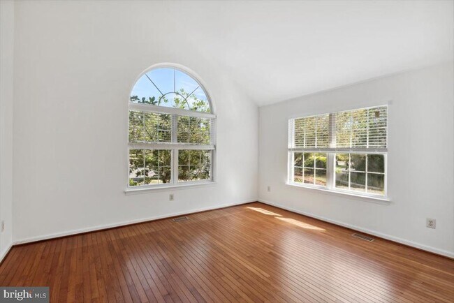 Building Photo - 146 Canterbury Ln
