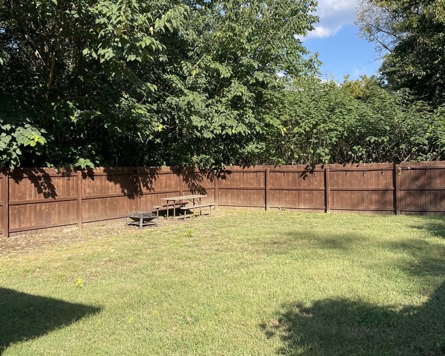 Building Photo - 601 N 5th St