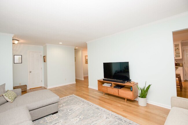 Building Photo - Spacious 3 Bedroom Home in Fayetteville, N...