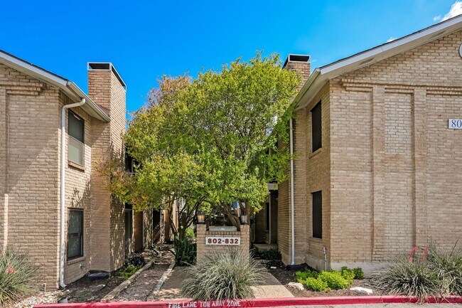 Building Photo - Beautiful 2 bedroom, 2 bathroom condo in Galindo!!!