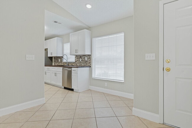 Building Photo - 34 Reybury Ln