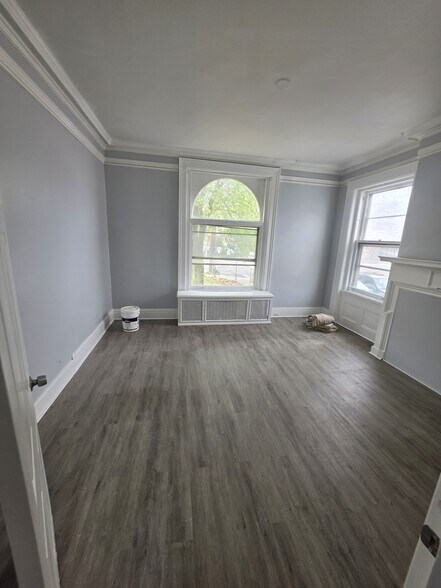 Building Photo - 325 Roseville Ave