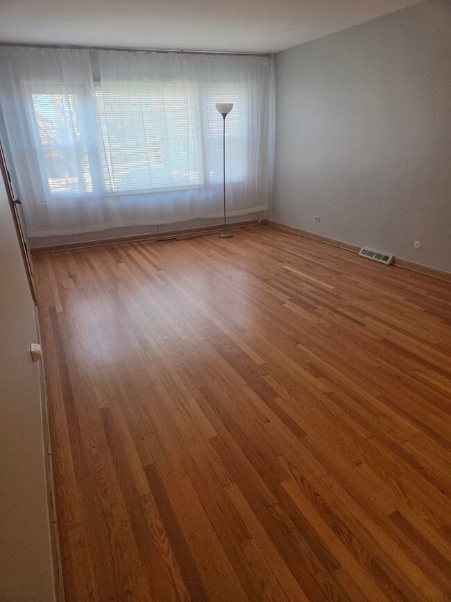 Building Photo - 5850 N Mulligan Ave