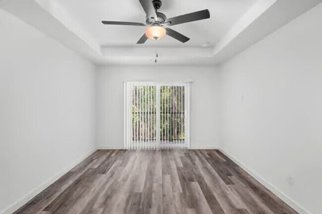 Building Photo - 3184 Oleander Ave
