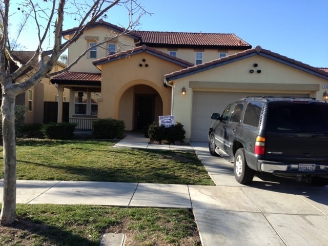 Building Photo - 2328 S Fallbrook Dr