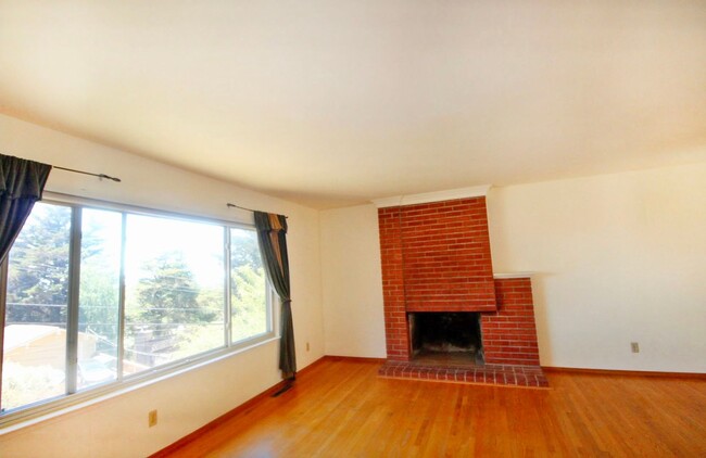 Building Photo - Sunny 3bed/2.5 bath + office space in Mont...