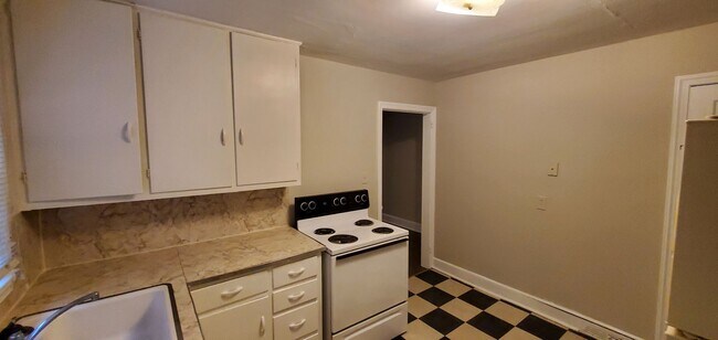Building Photo - 2807 Spring Garden St