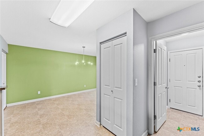 Building Photo - 320 Trestle Tree