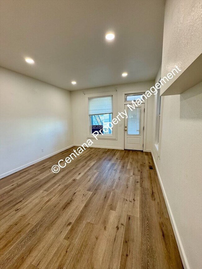 Building Photo - 722 S Montana St