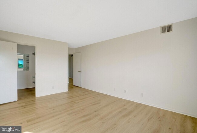 Building Photo - 5904 Mt Eagle Dr