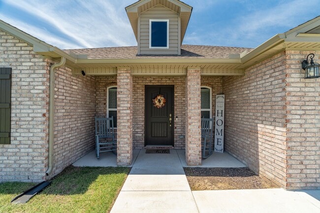 Building Photo - Like New Home LOADED w/Amenities at Lakewood S/D in Lowell!