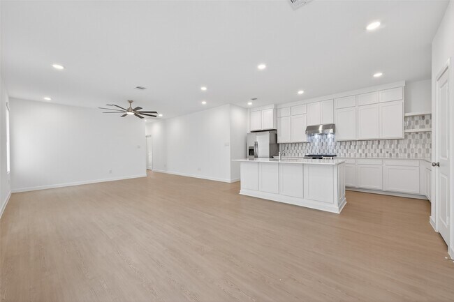 Building Photo - 13071 Pne Trace St