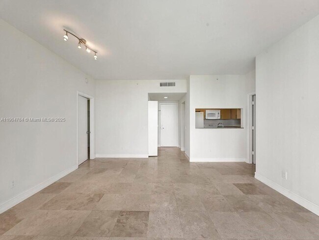 Building Photo - 2475 Brickell Ave