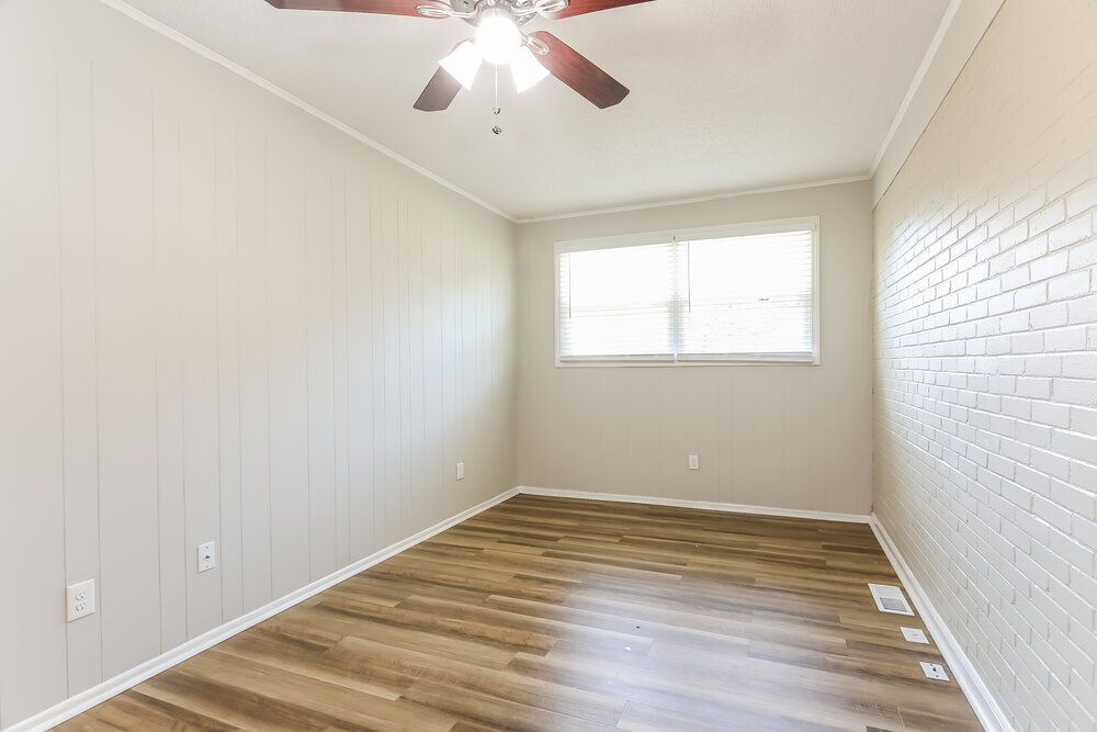 Building Photo - 817 Hillview Dr