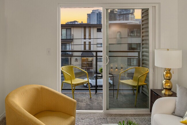 Building Photo - 1616 Summit Ave