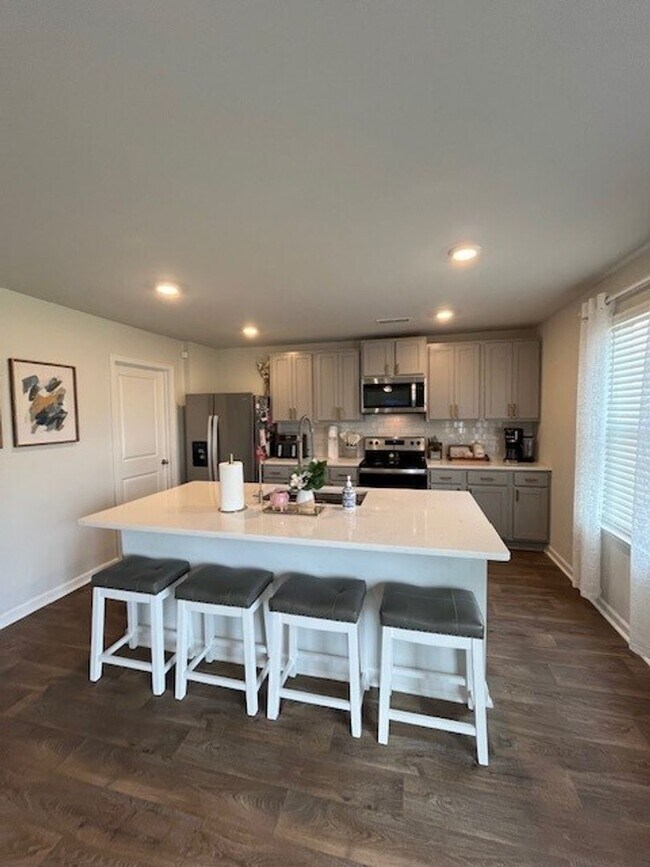 Building Photo - Discover this spacious 4-bedroom, 2.5-bath home in Winnabow, NC