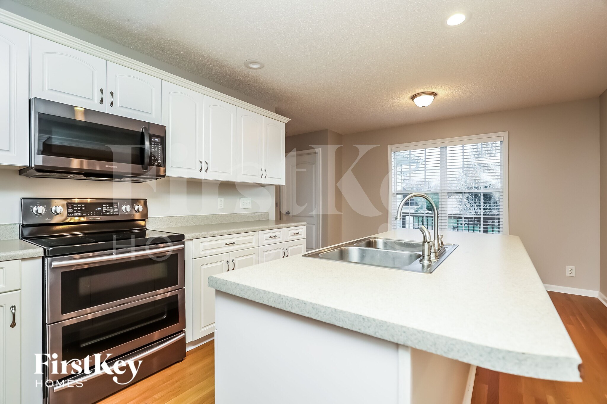 Building Photo - 3350 Sunny Slope Dr