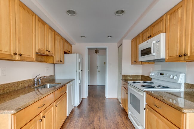 Building Photo - 2817 Jermantown Rd