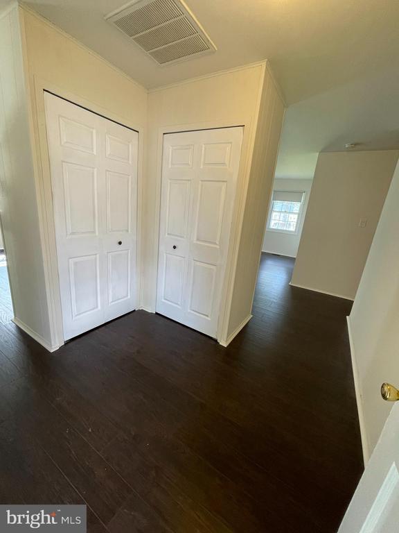 Building Photo - 15713 Pointer Ridge Dr