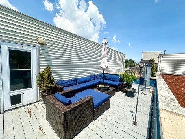 Building Photo - 4240 N Kenmore Ave