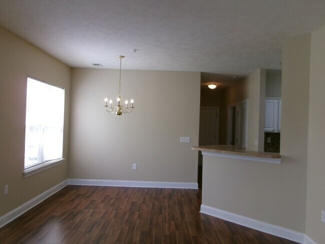 Building Photo - 3 bedroom, 2 bath condo located in Fountai...